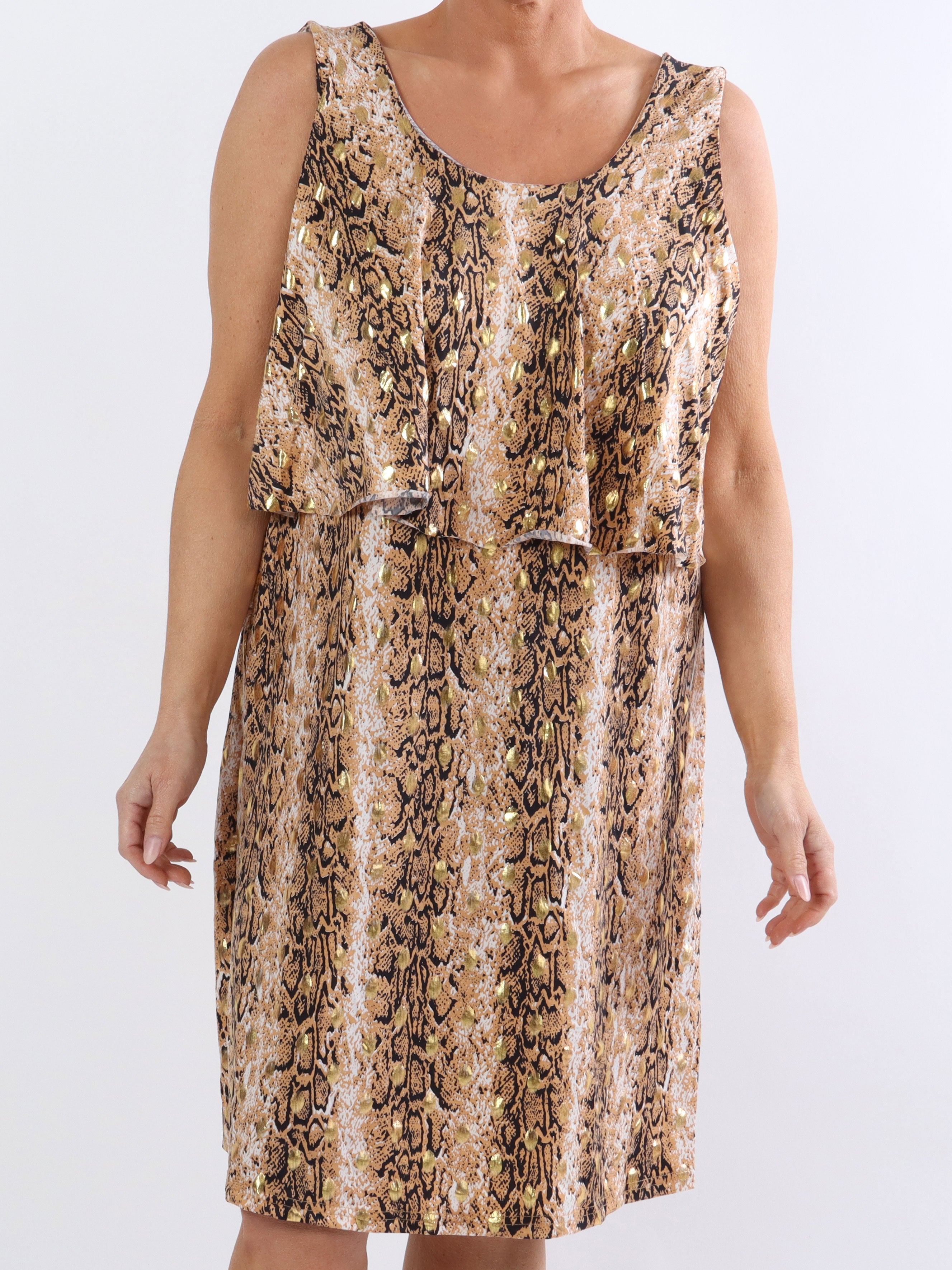Tiger - Sød plus size kjole i slangeprint med guld detaljer